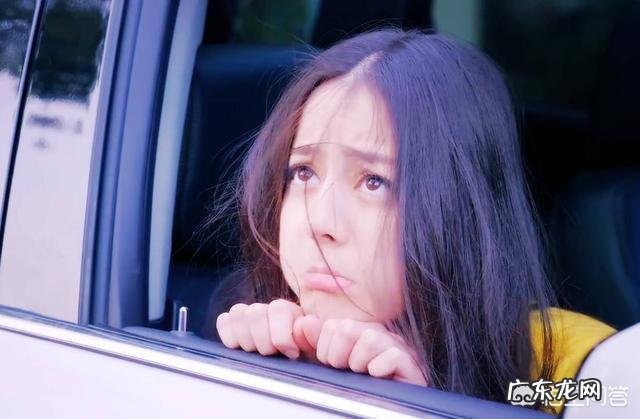 迪丽热巴也有非主流时期,妩媚浮夸的大浓妆自拍你觉得如何?