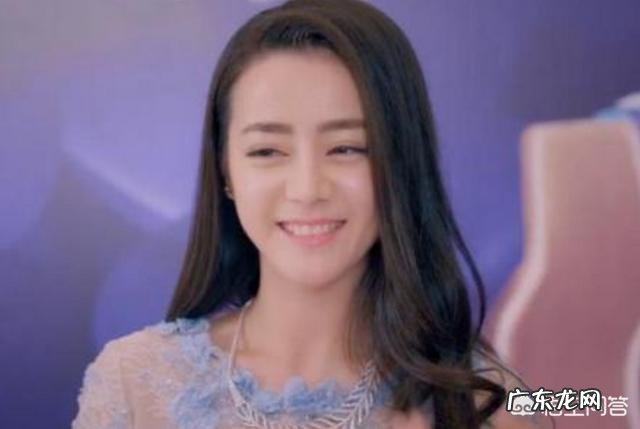 迪丽热巴也有非主流时期,妩媚浮夸的大浓妆自拍你觉得如何?