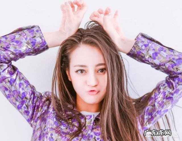 迪丽热巴也有非主流时期,妩媚浮夸的大浓妆自拍你觉得如何?