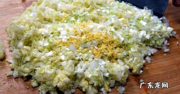 白菜猪肉饺子的做法是什么?