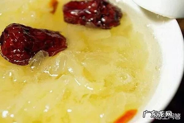 皮肤干燥是因为缺少什么维生素?