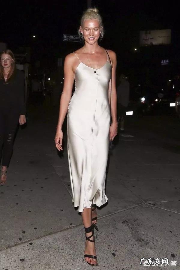 怎么能把吊带裙穿得好看？