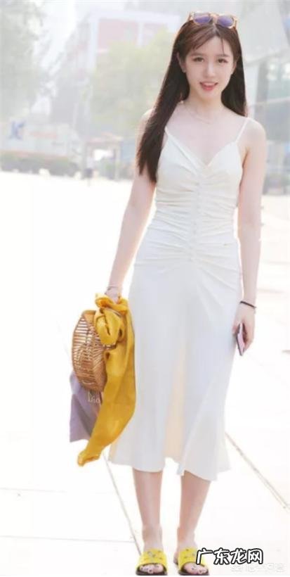 怎么能把吊带裙穿得好看?