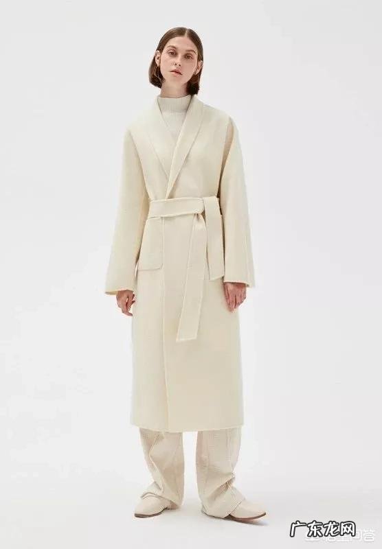 有哪些最经典的大衣版型是适合小个子女生入手的？