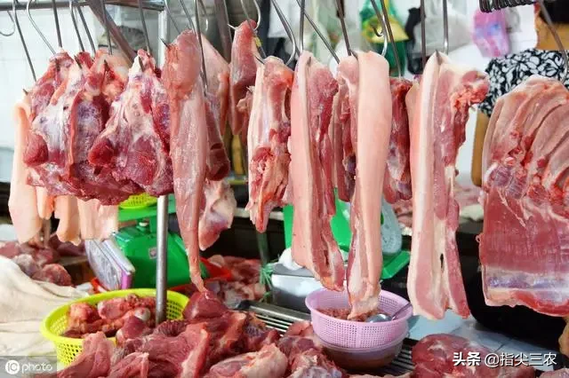 有没有人感觉今年的肉，奇怪得很，买回来没半小时就发臭了，以前的肉不是这样的？