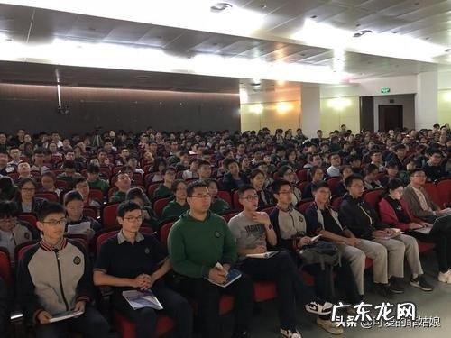 浙江语文阅卷组组长陈建新,出版高考作文书,是否违规?