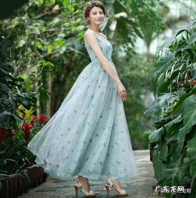 夏天如何挑选一条适合自己的连衣裙?