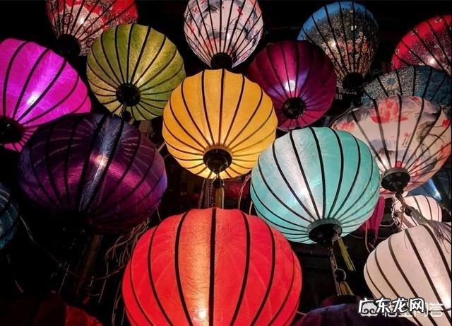 如何欣赏“众里寻他千百度。蓦然回首,那人却在,灯火阑珊处”?