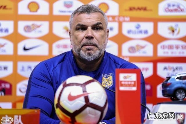 董路直播谈国足军训营，坦言中国足球从未真正职业化，对此你怎么看？