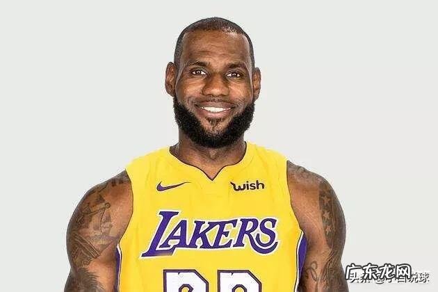 只需5场比赛,詹姆斯就可以达成33000+9000+9000里程碑,如何评价?