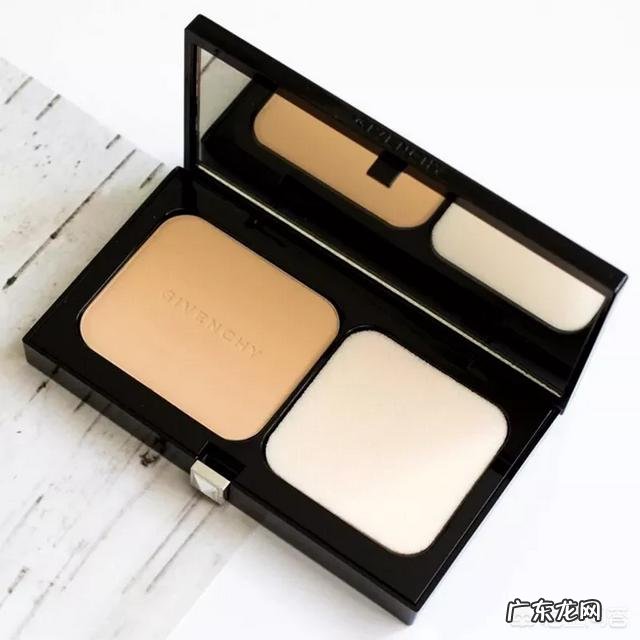 油皮需要用粉饼还是散粉?有何区别?