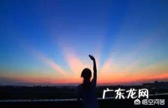 以出世的态度入世,据说是苏东坡说的,怎么理解?