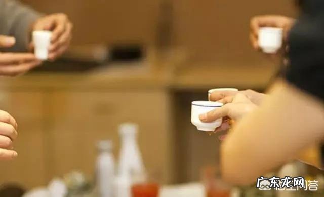 大家平时在请客吃饭或被请的时候注意到落座讲究些什么礼仪么?