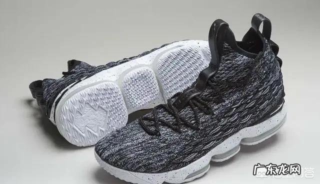 新手打篮球球鞋用高帮的还是中帮的好?中帮的容易伤脚吗?