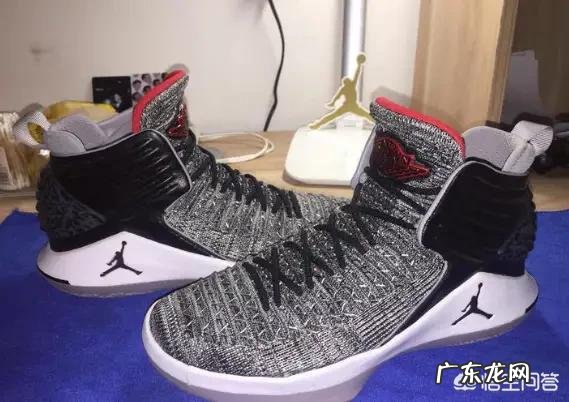 新手打篮球球鞋用高帮的还是中帮的好?中帮的容易伤脚吗?