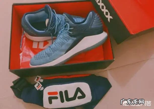 新手打篮球球鞋用高帮的还是中帮的好?中帮的容易伤脚吗?