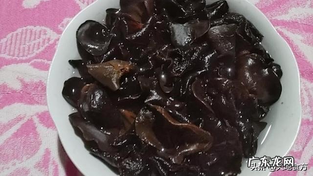泡了一晚上的木耳可以吃吗,有何影响?