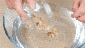 秋天如何通过穴位按摩和黄芪茶饮,补脾肺之气