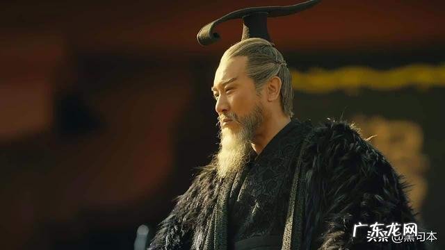 “曹阿瞒筵群臣，一瓜杀三妾”是什么故事？