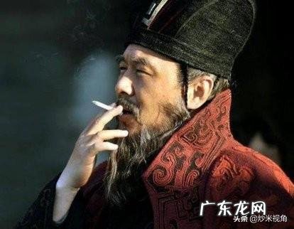 “曹阿瞒筵群臣，一瓜杀三妾”是什么故事？