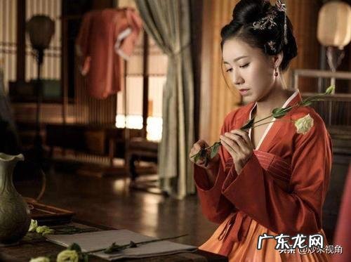 “曹阿瞒筵群臣，一瓜杀三妾”是什么故事？