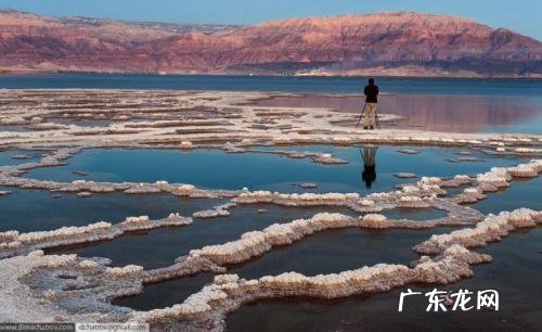 为什么很多人都喜欢到低于海平面410公尺的死海去做日光浴?
