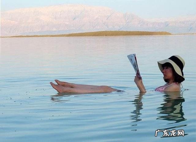 为什么很多人都喜欢到低于海平面410公尺的死海去做日光浴?