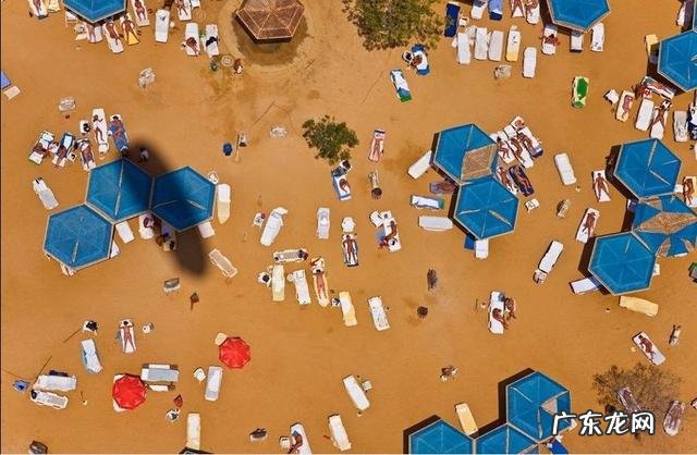 为什么很多人都喜欢到低于海平面410公尺的死海去做日光浴?