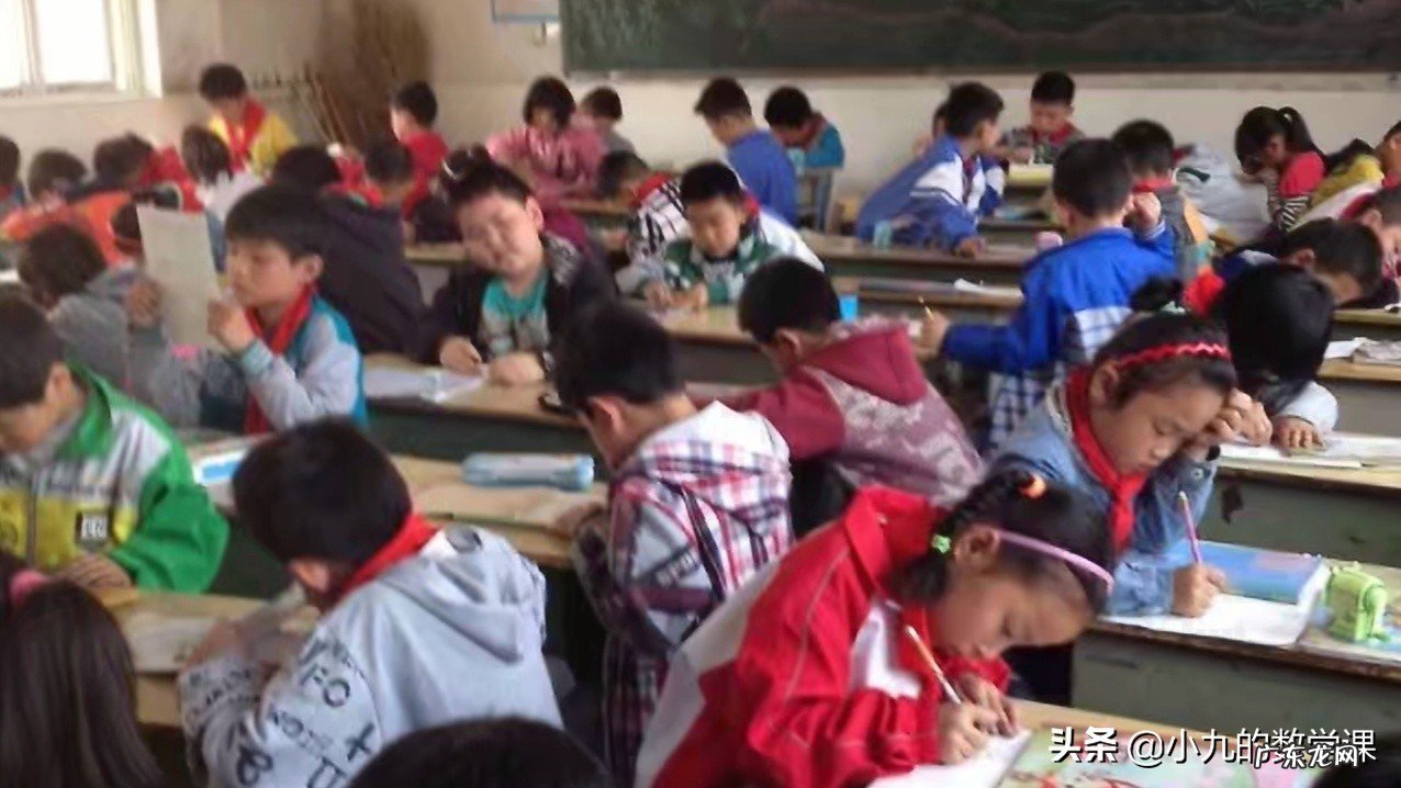 小学学生上课讲话,怎么办?