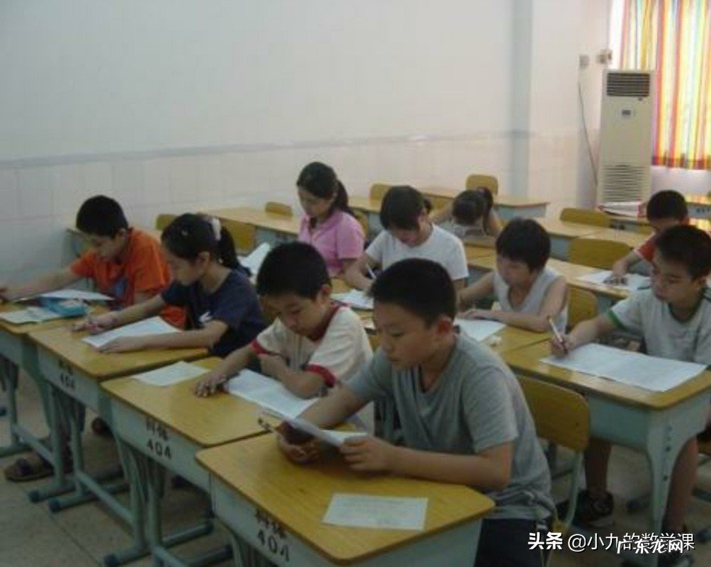 小学学生上课讲话,怎么办?