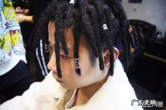 男生剪什么样的发型才能又酷又潮呢?你怎么看?