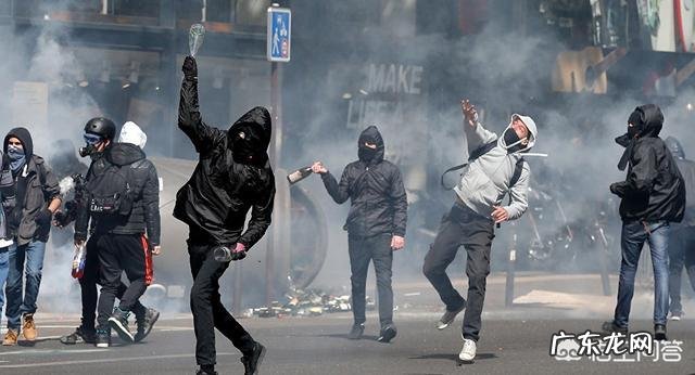 你认为马克龙的执政能力成熟吗?