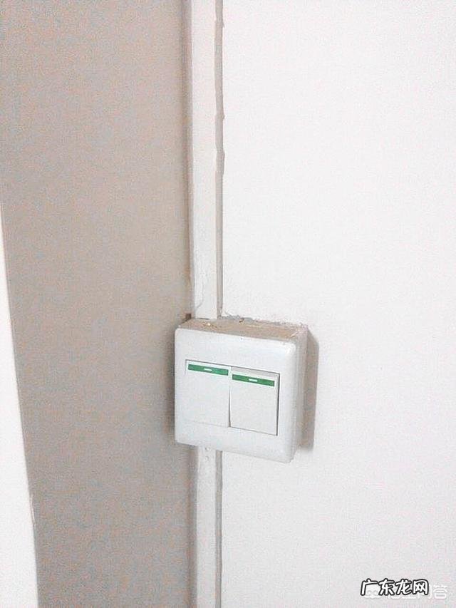 装修时走的明线,结果太丑了,用什么东西能把明线槽盖住呢?需要注意哪些问题?