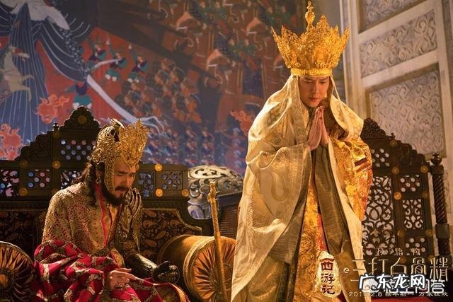 西游记原著。当孙悟空打死白骨精的几个变身时,唐僧为何近乎癫狂般念紧箍咒呢?