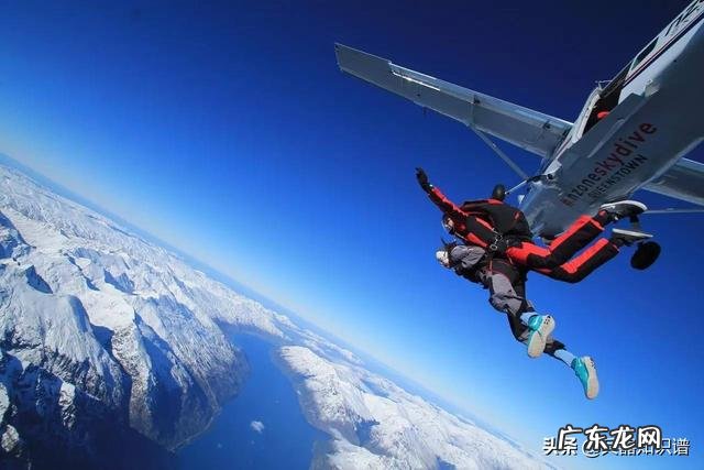 为什么飞机失事基本上都是全员死亡, 难道在失事前不能跳伞吗?