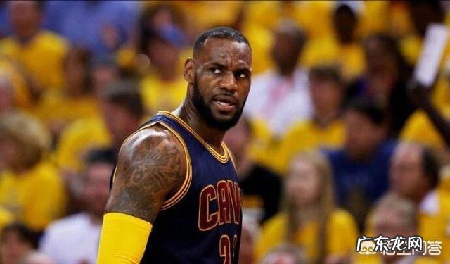 韦德发问：我+乔丹+艾+卡+杜VS詹+科+哈+麦+KG，打七场，谁会赢？ ？