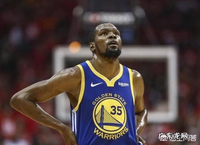 韦德发问：我+乔丹+艾+卡+杜VS詹+科+哈+麦+KG，打七场，谁会赢？ ？