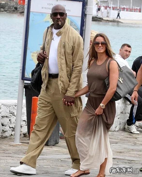 韦德发问:我+乔丹+艾+卡+杜VS詹+科+哈+麦+KG,打七场,谁会赢? ?