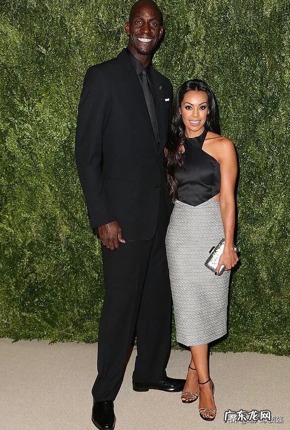 韦德发问:我+乔丹+艾+卡+杜VS詹+科+哈+麦+KG,打七场,谁会赢? ?