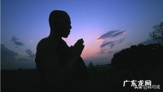 “双手合十”,通常有什么含义,用来表达什么?