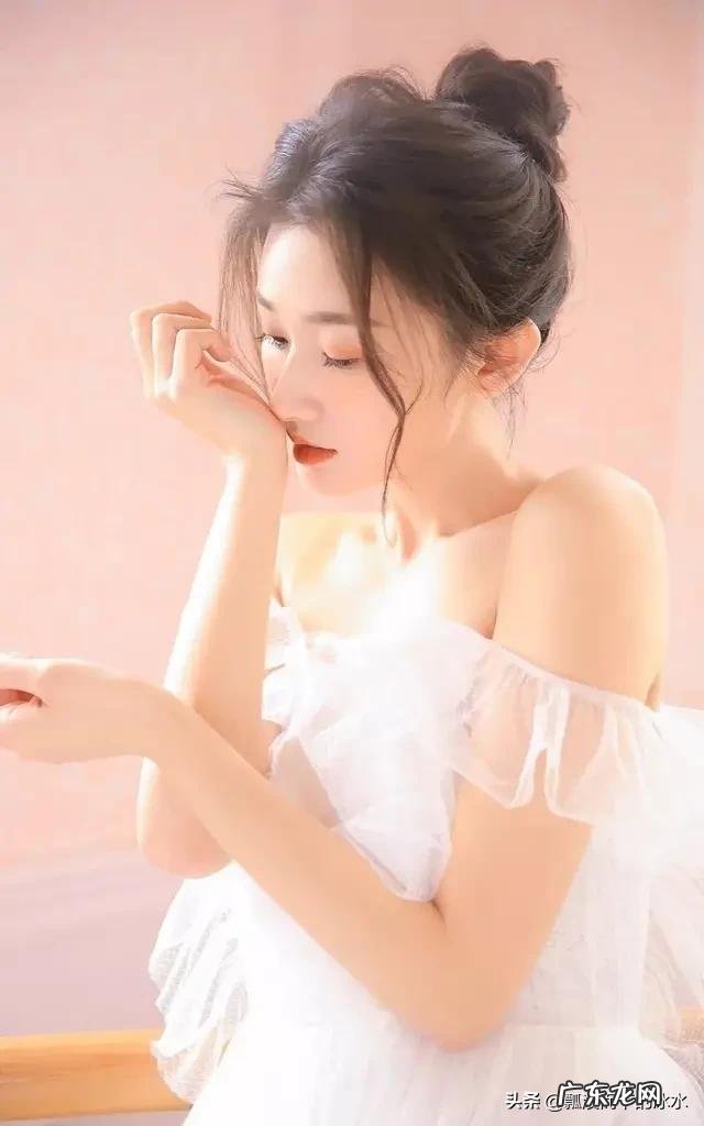 同学会上遇见大学恋人,双方各自结婚生子已10年,再见仍然心动,该何去何从?