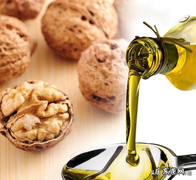 你们都是怎么给宝宝在辅食里添加核桃油的?