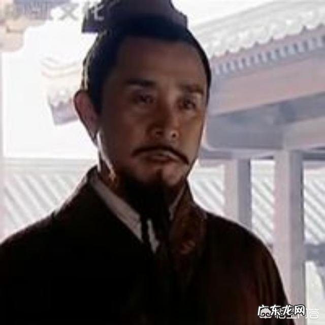 汉朝皇帝的妃子被野猪袭击,侍卫见死不救还拦住皇帝,为什么皇帝还赏赐他?