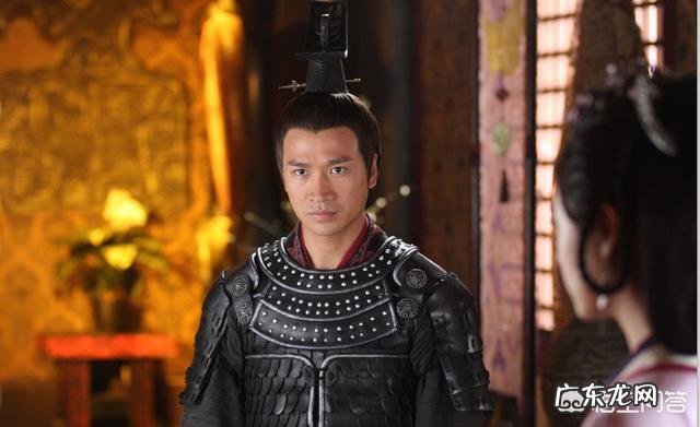 汉朝皇帝的妃子被野猪袭击,侍卫见死不救还拦住皇帝,为什么皇帝还赏赐他?