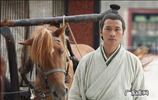 汉朝皇帝的妃子被野猪袭击,侍卫见死不救还拦住皇帝,为什么皇帝还赏赐他?