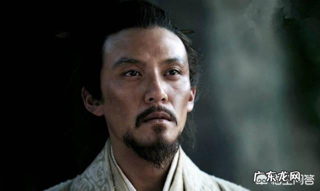 汉朝皇帝的妃子被野猪袭击,侍卫见死不救还拦住皇帝,为什么皇帝还赏赐他?