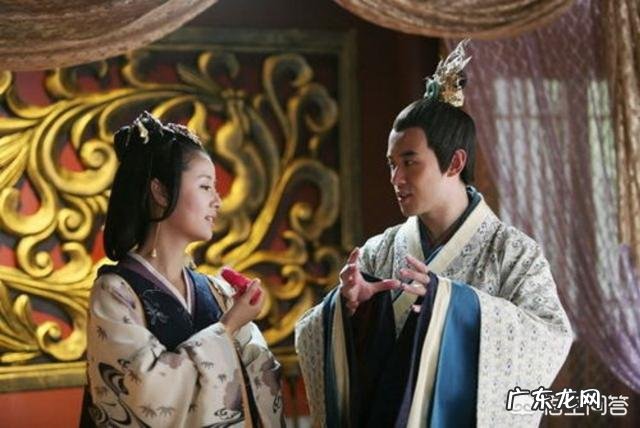 汉朝皇帝的妃子被野猪袭击,侍卫见死不救还拦住皇帝,为什么皇帝还赏赐他?