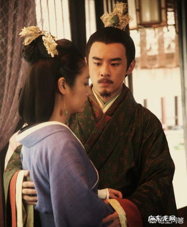 汉朝皇帝的妃子被野猪袭击,侍卫见死不救还拦住皇帝,为什么皇帝还赏赐他?