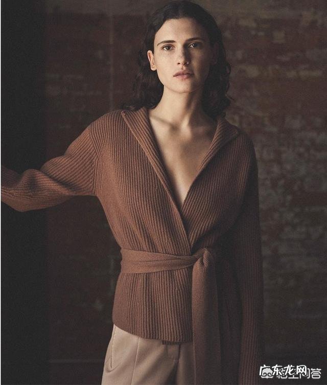 求助,大家帮忙推荐个适合职场的女装品牌可以吗?