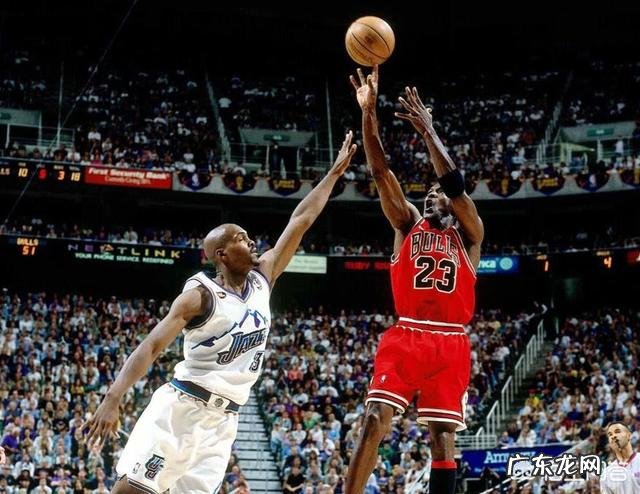 作为一个球场小白,以前一直用的错误投篮姿势,如何正确投篮?